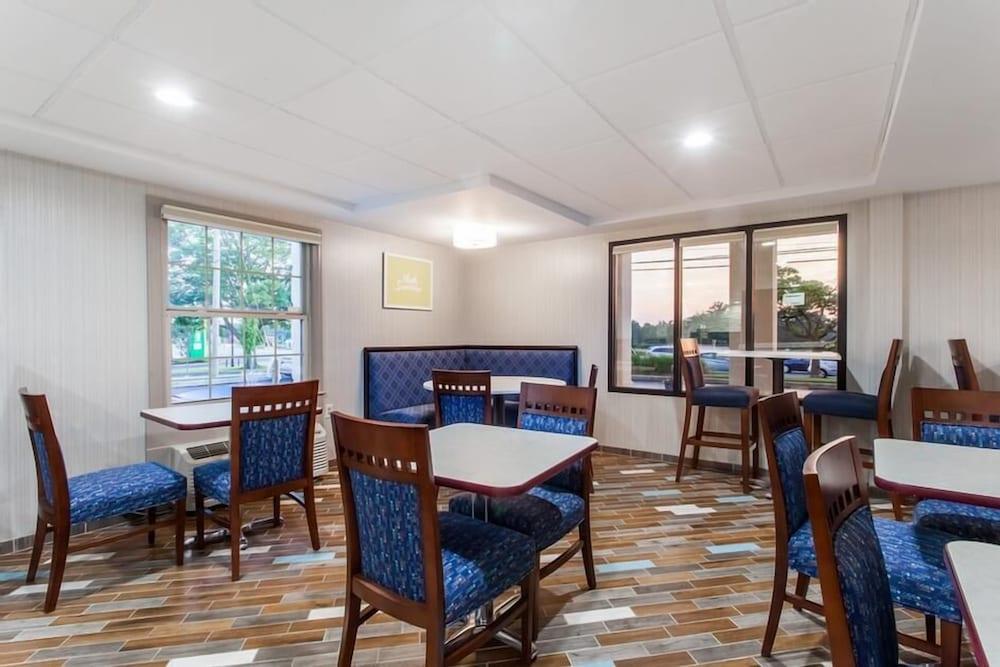 Days Inn By Wyndham Newark Wilmington Ngoại thất bức ảnh