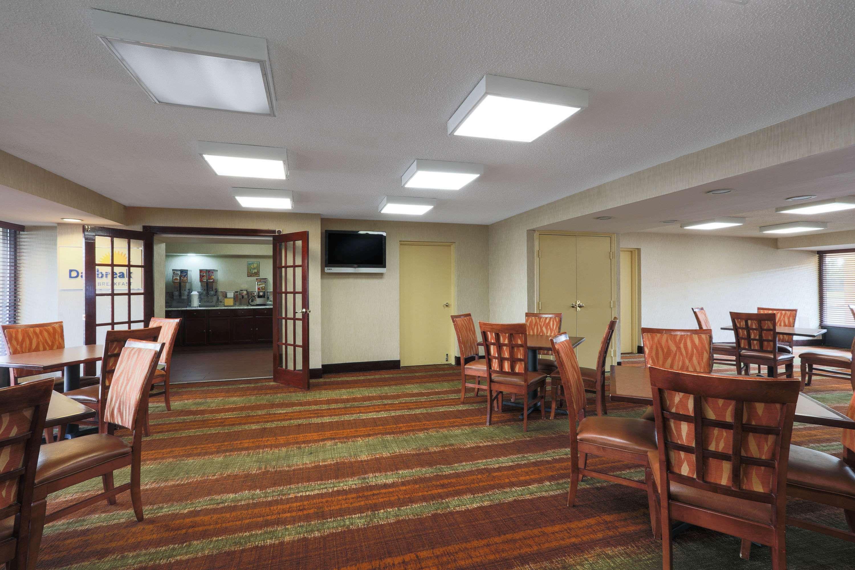 Days Inn By Wyndham Newark Wilmington Ngoại thất bức ảnh