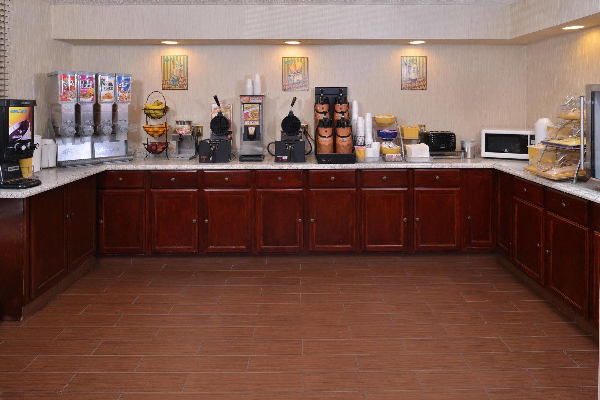 Days Inn By Wyndham Newark Wilmington Ngoại thất bức ảnh