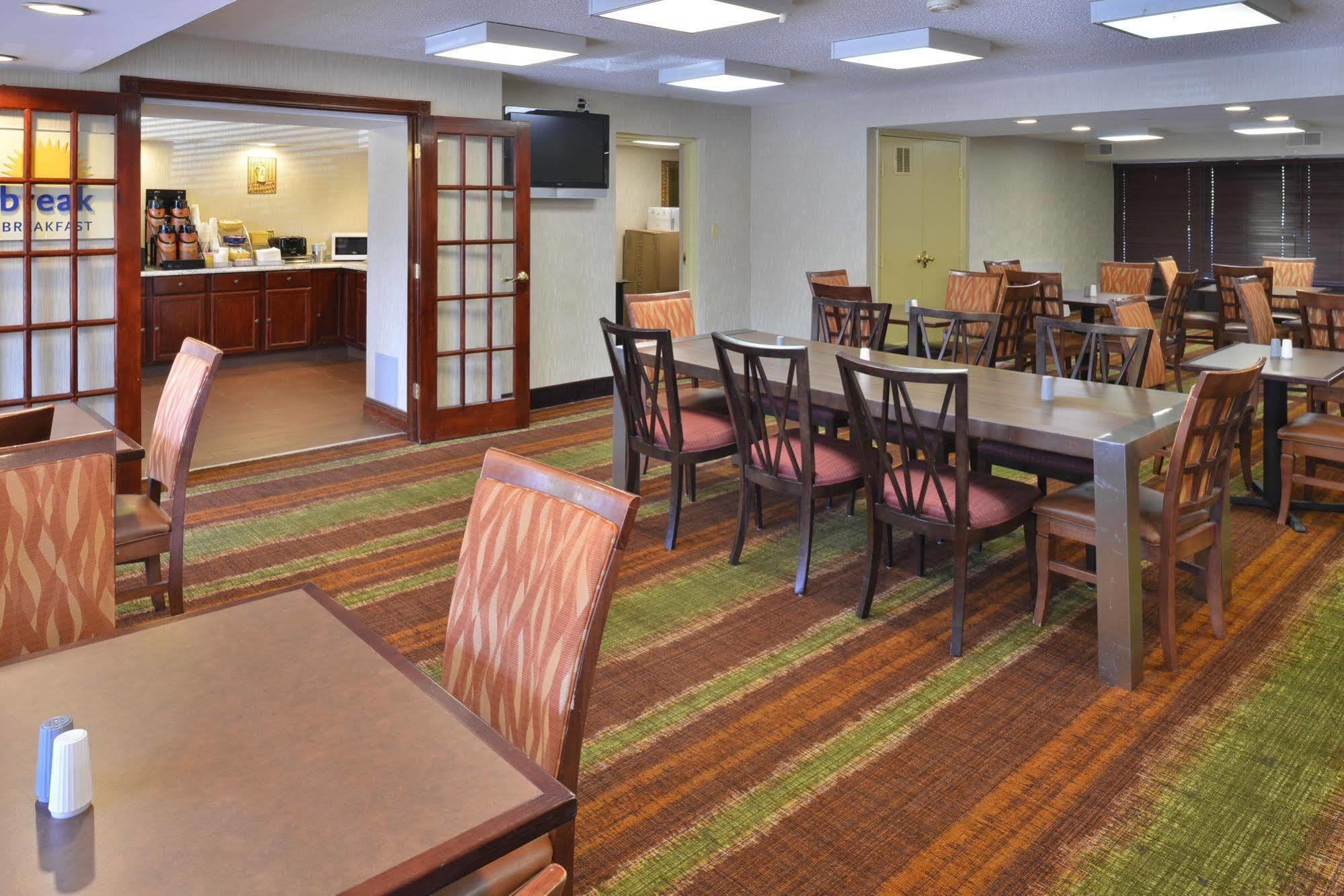 Days Inn By Wyndham Newark Wilmington Ngoại thất bức ảnh