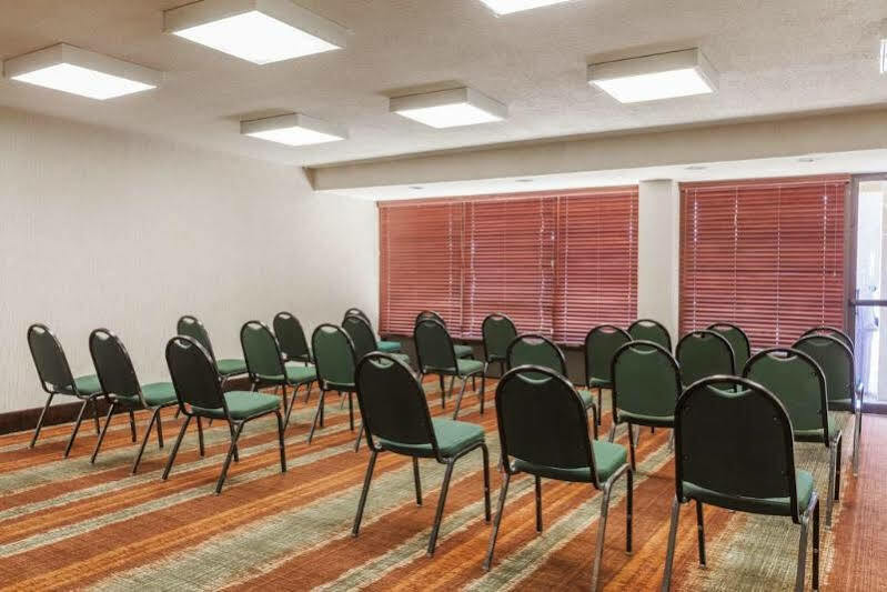 Days Inn By Wyndham Newark Wilmington Ngoại thất bức ảnh